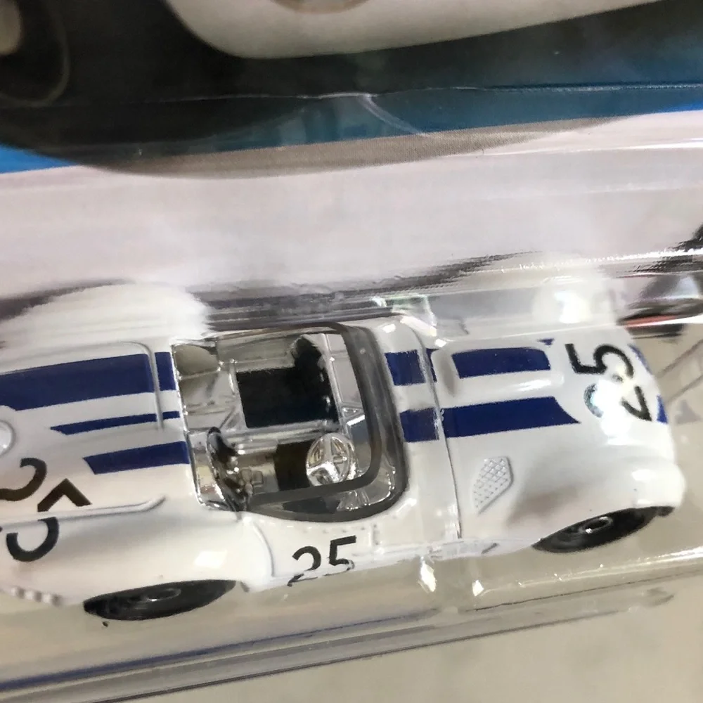 Mattel Hot Wheels Maserati Tipo 61 - White and Black